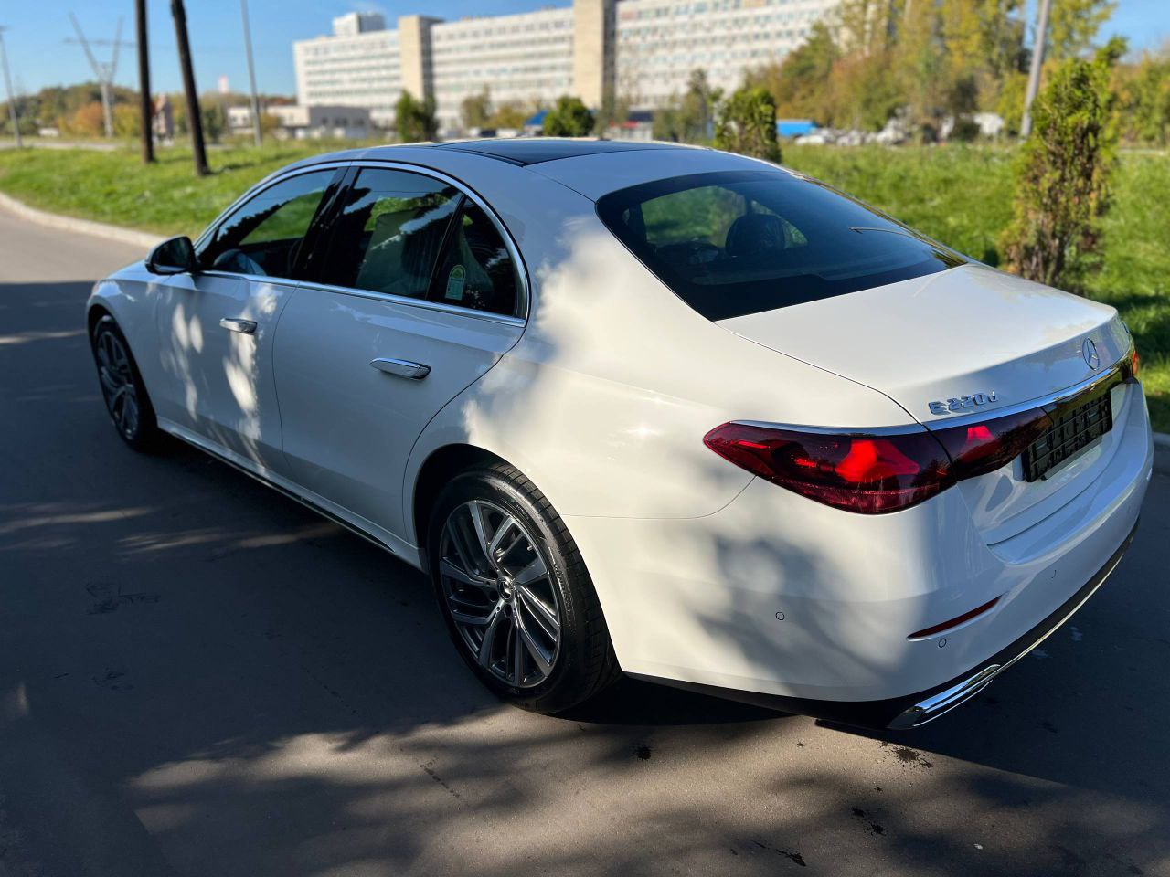 Mercedes-Benz E-Class 220did-5159