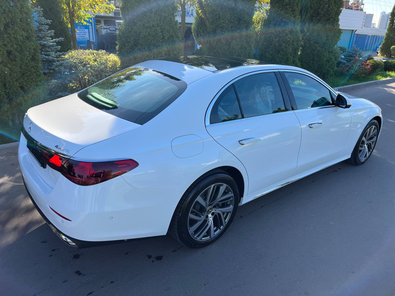 Mercedes-Benz E-Class 220did-5159