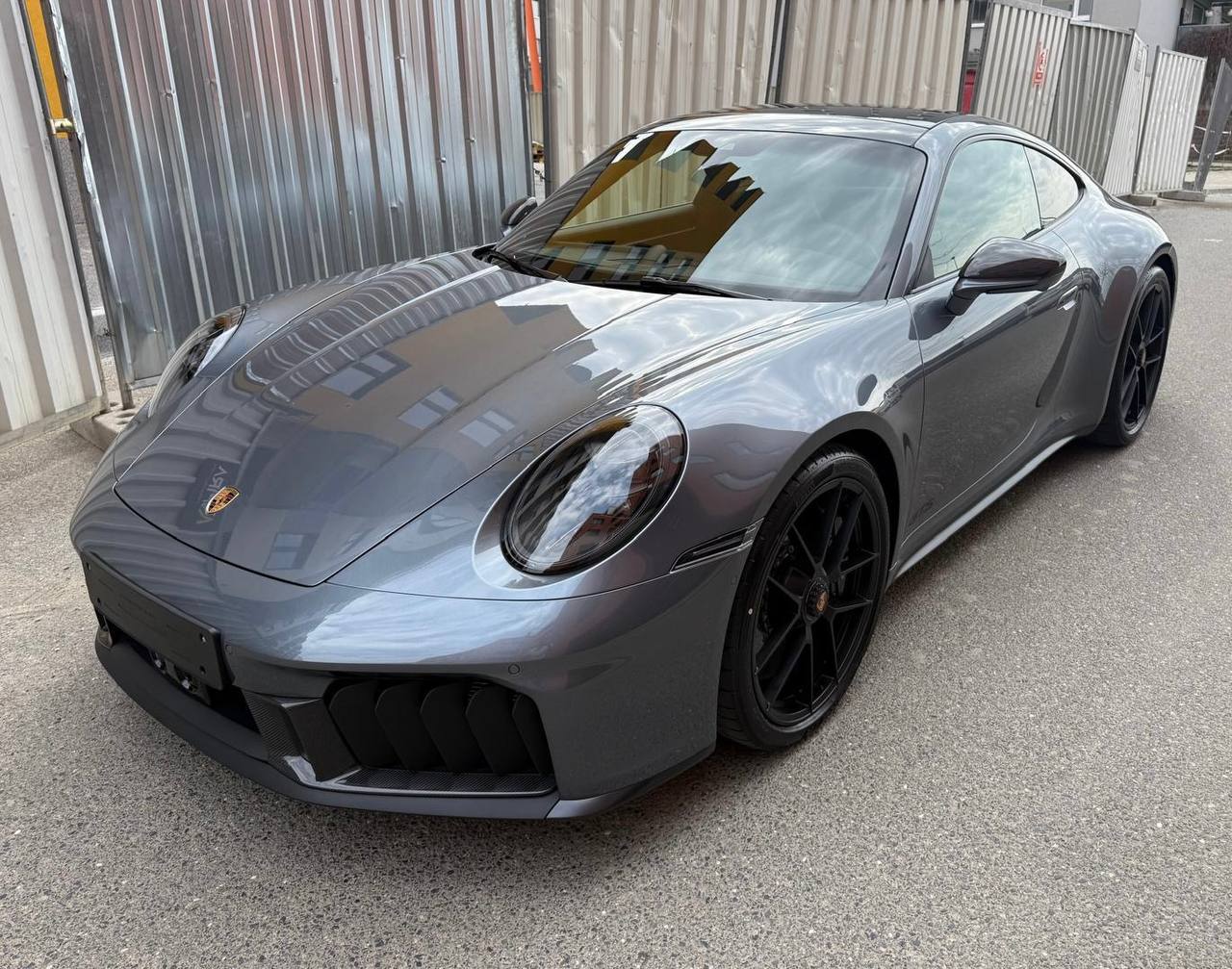 Porsche 911 Carrera 4 GTSid-3477