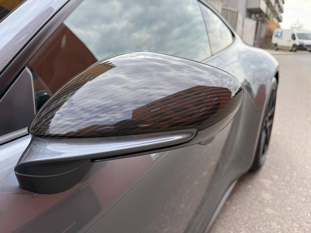 Porsche 911 Carrera 4 GTSid-3477