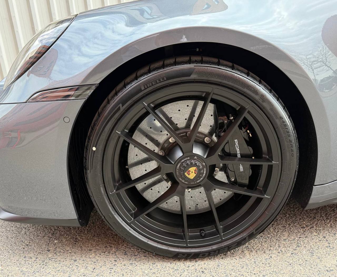 Porsche 911 Carrera 4 GTSid-3477