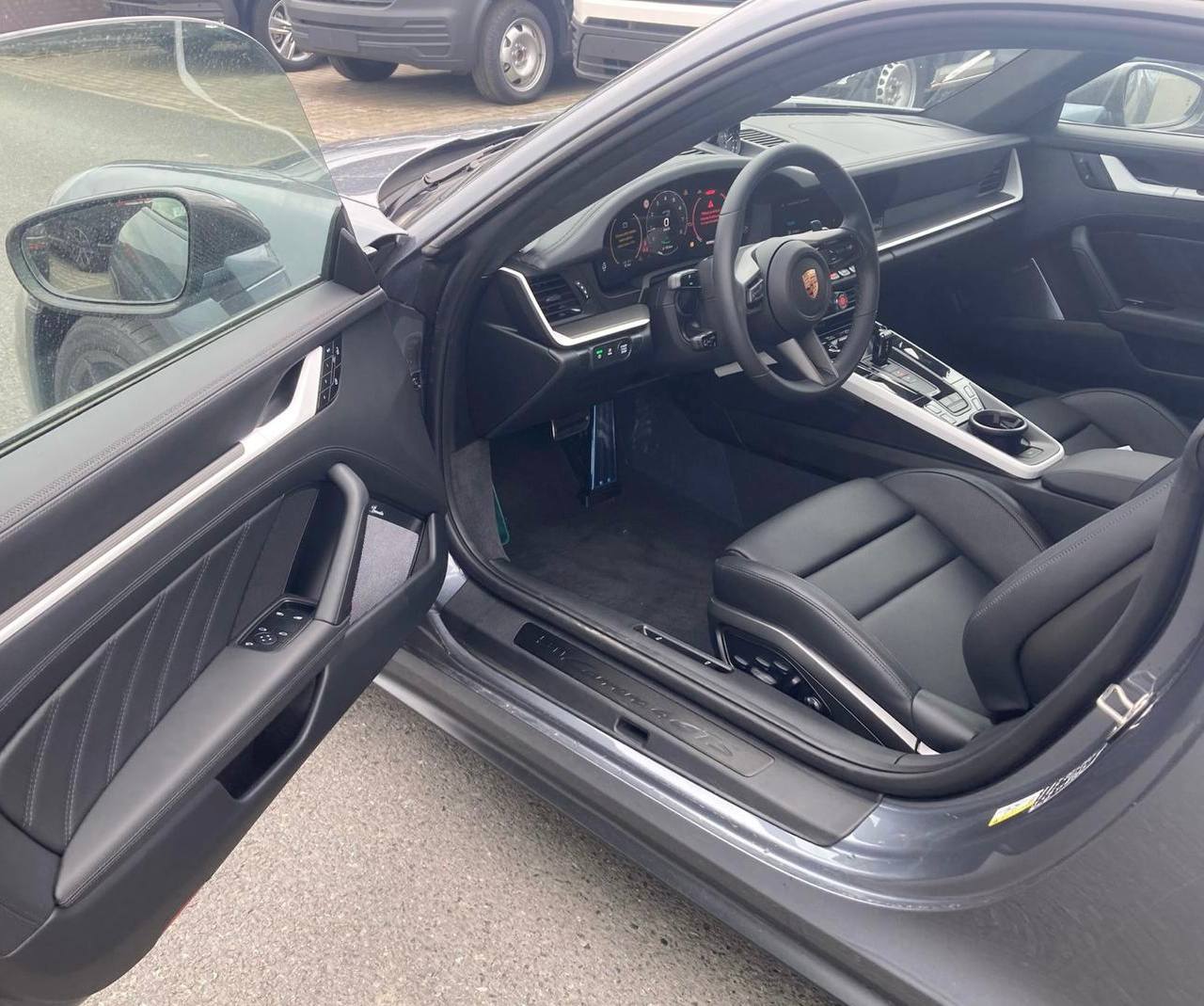 Porsche 911 Carrera 4 GTSid-3477