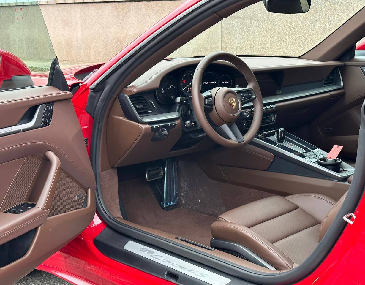 Porsche 911 Carrera 4Sid-3820