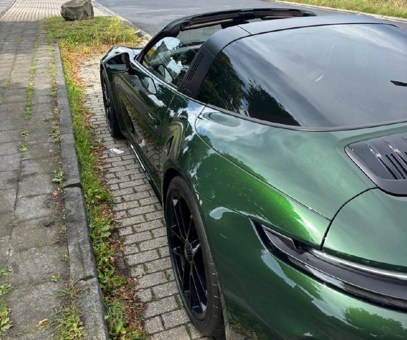 Porsche 911 Targa 4 GTSid-4639