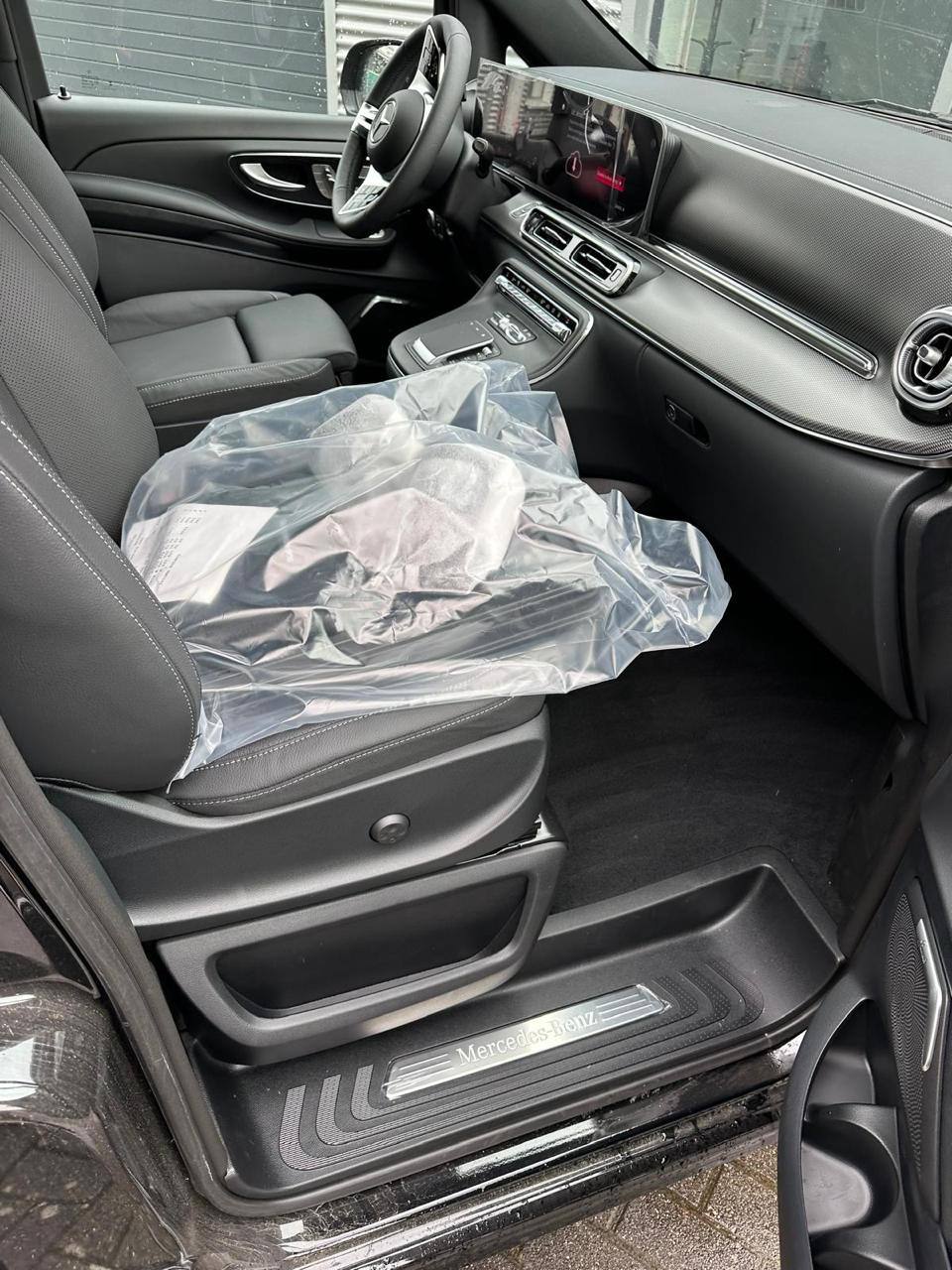 Mercedes-Benz V-Class 300d 4Mid-4915