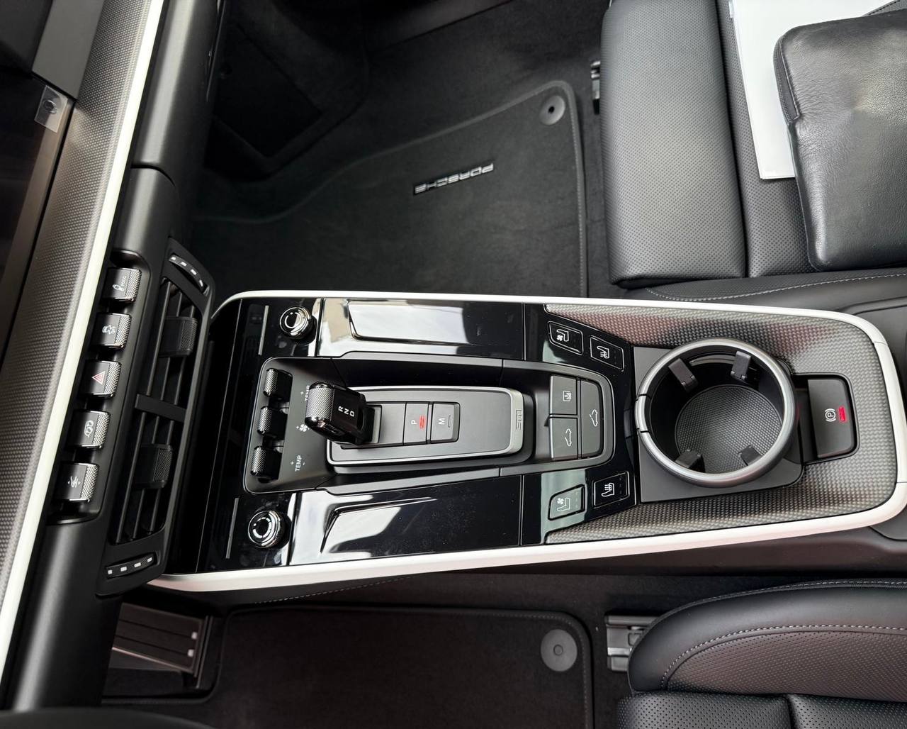 Porsche 911 Carrera 4 GTSid-4303