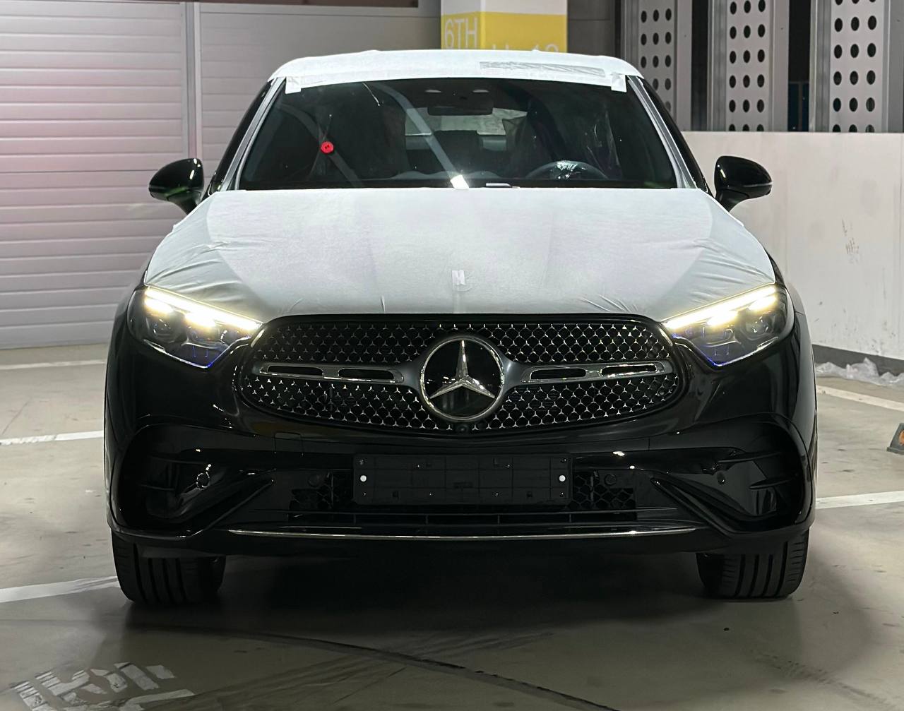 Mercedes-Benz GLC-Class 300 4Mid-4924