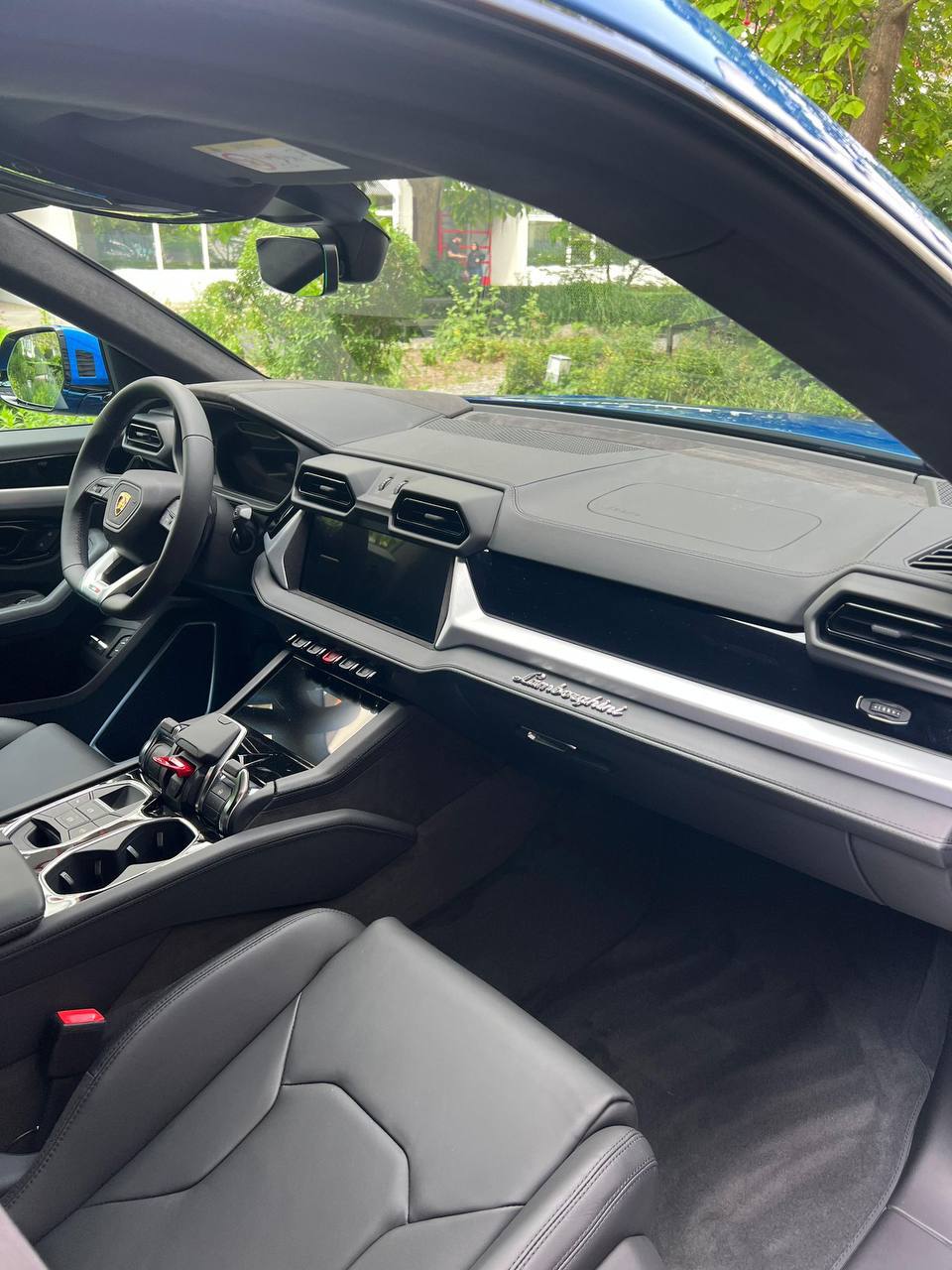 Lamborghini URUS SEid-3877