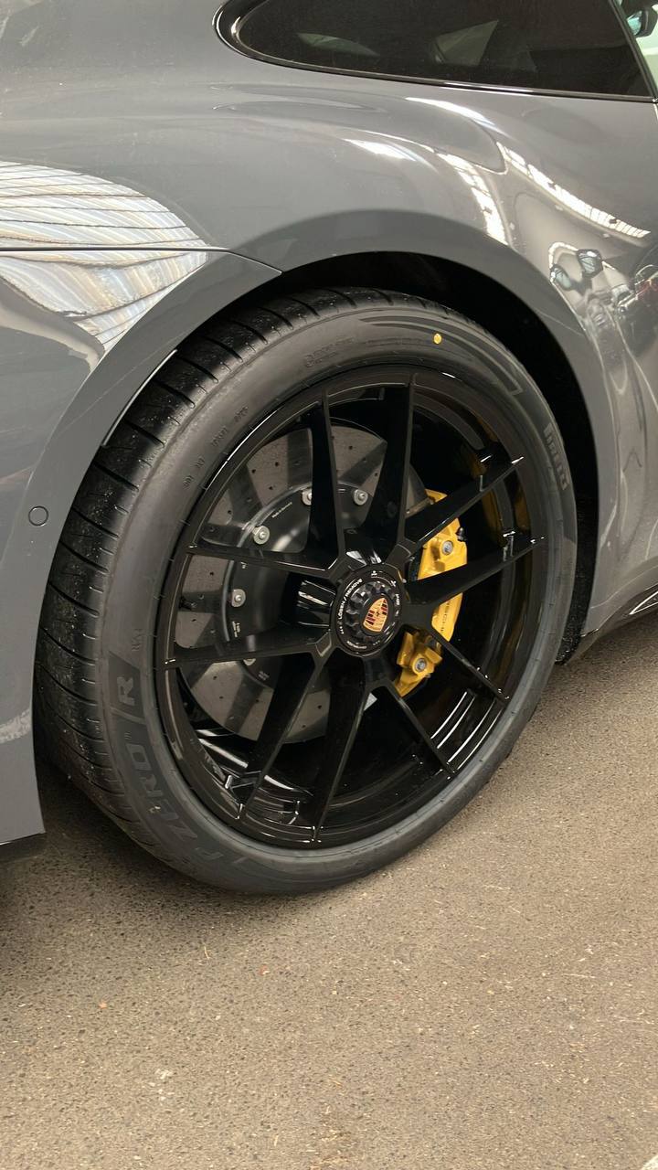 Porsche 911 4 GTSid-3879