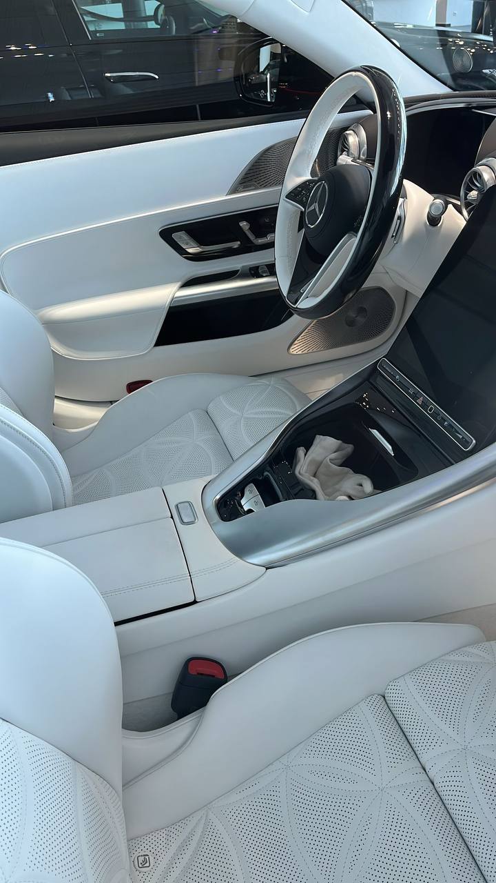 Mercedes-Benz SL-Class Maybach 680id-3884