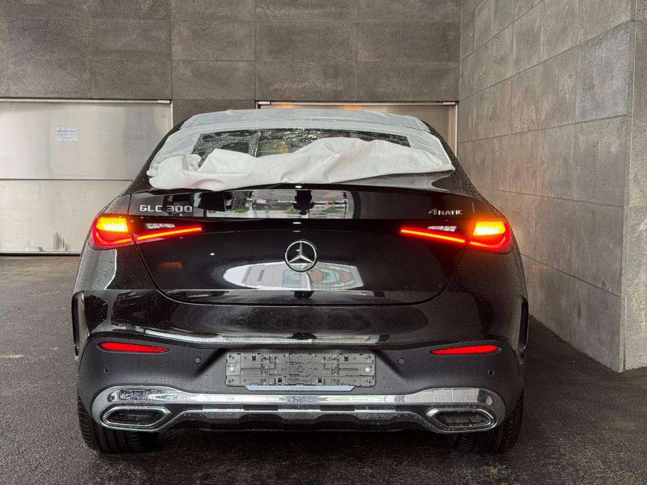 Mercedes-Benz GLC-Class 300 4Mid-3892