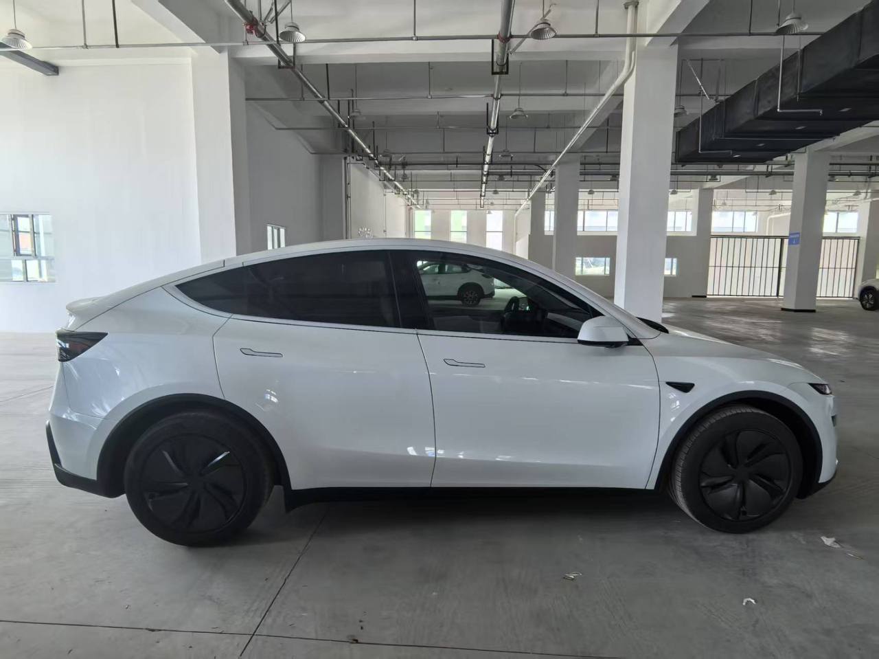 Tesla Model Y Long Range 4WDid-3906