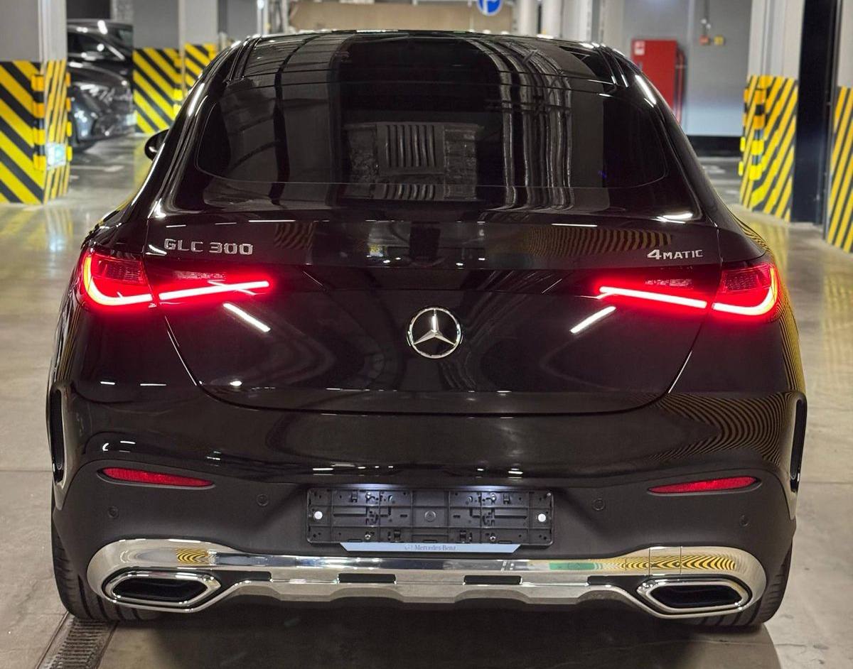 Mercedes-Benz GLC-Class 300 4Mid-3914