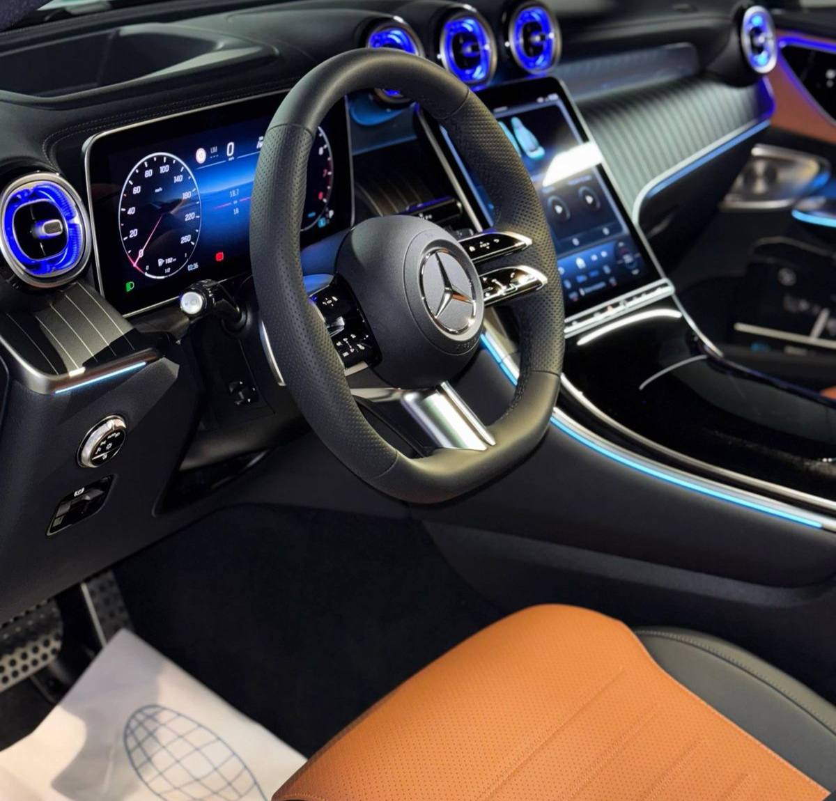 Mercedes-Benz GLC-Class 300 4Mid-3914