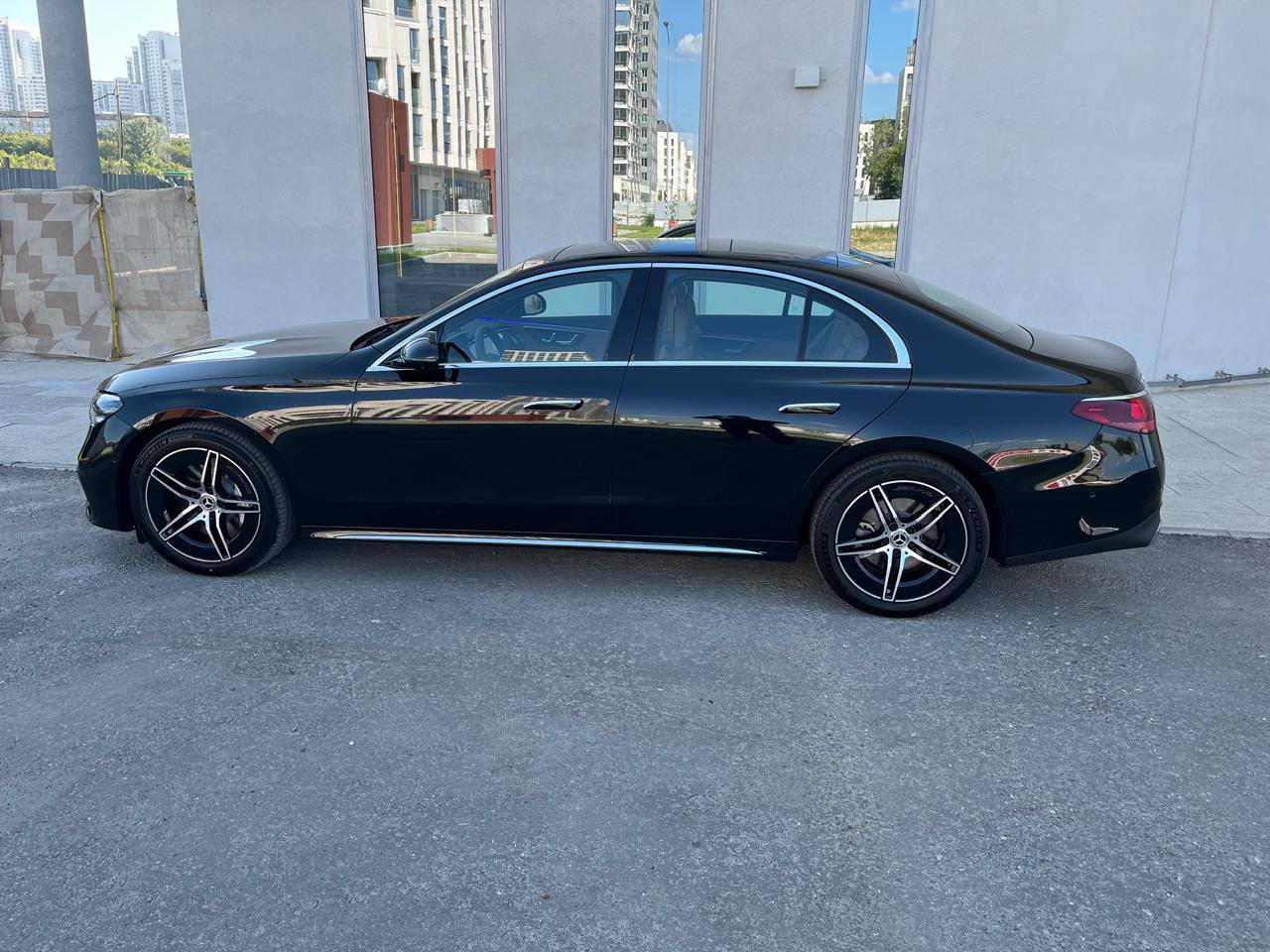 Mercedes-Benz E-Class 300id-4681