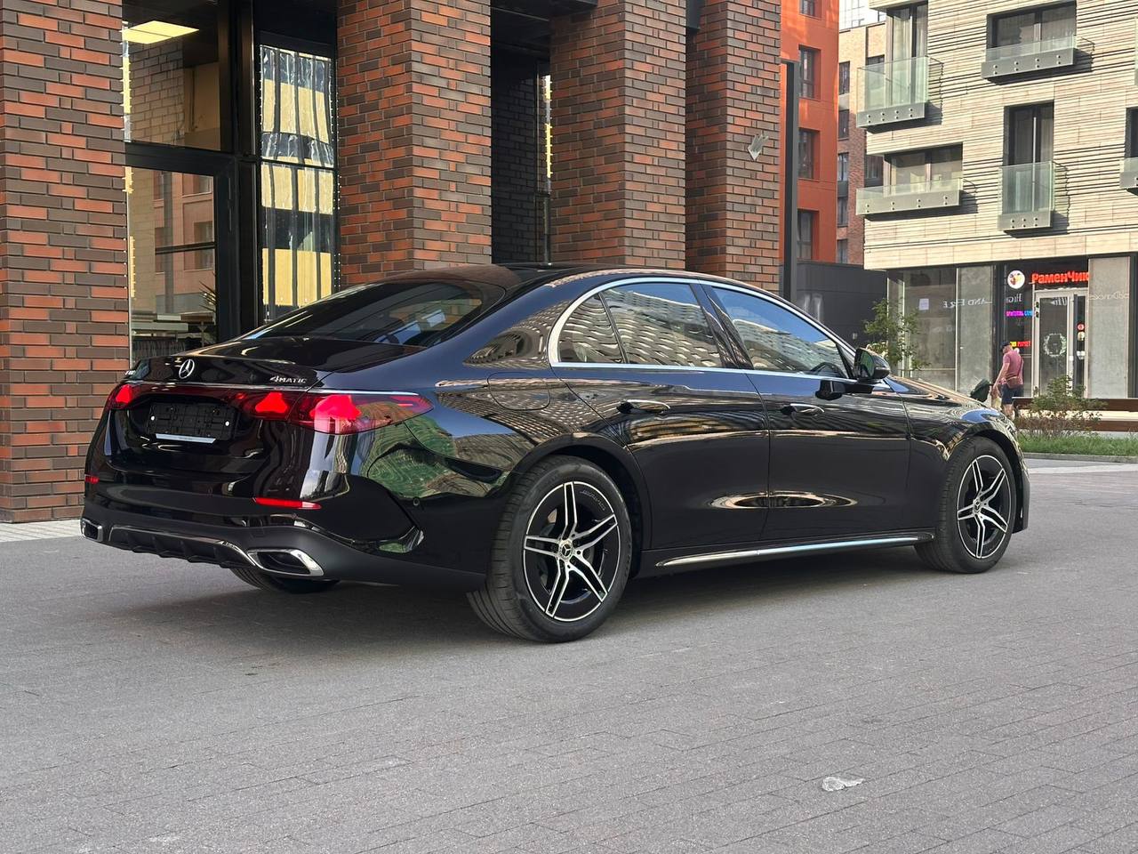 Mercedes-Benz E-Class 300id-4682