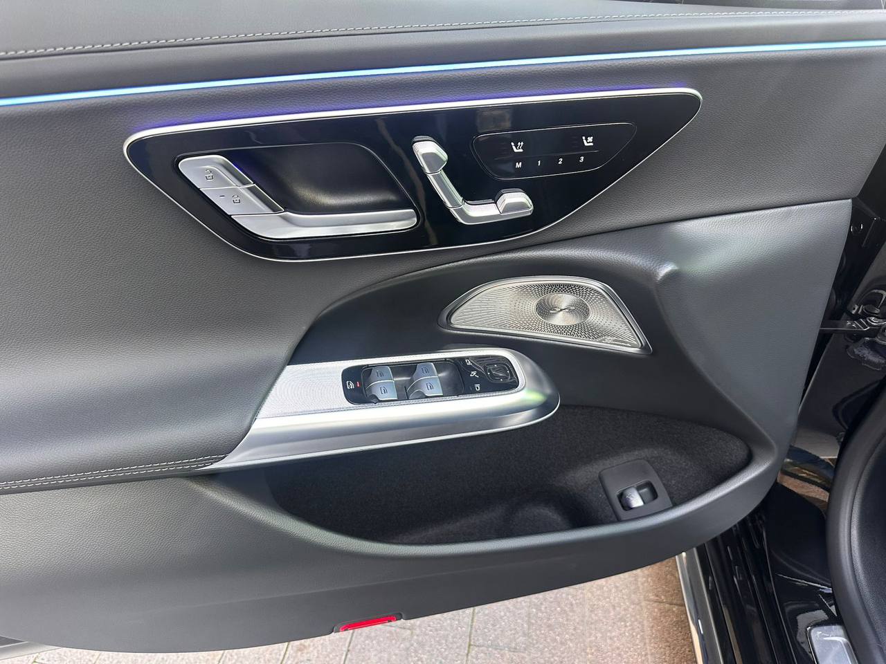 Mercedes-Benz E-Class 300id-4682