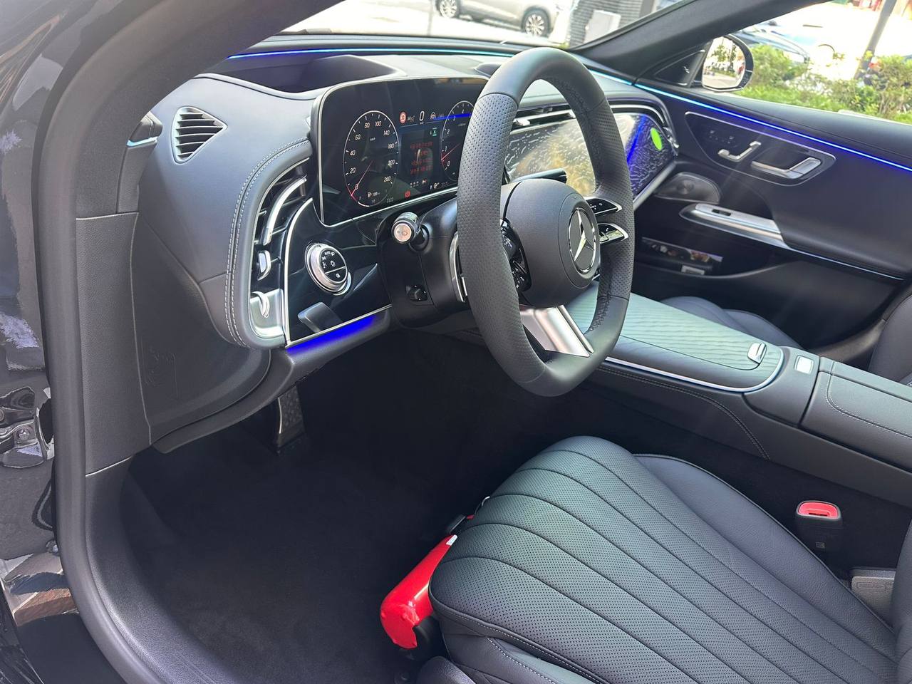 Mercedes-Benz E-Class 300id-4682