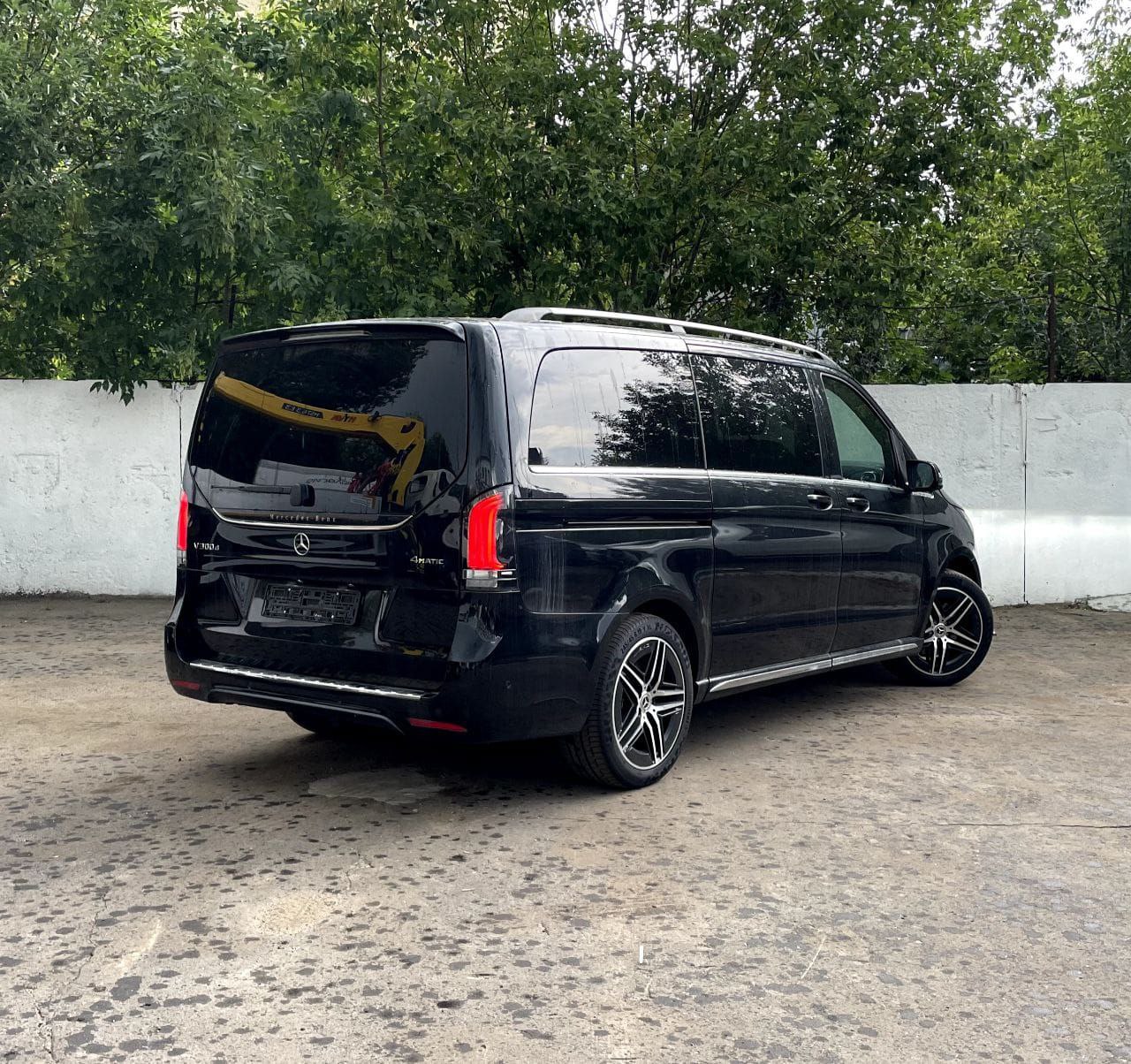 Mercedes-Benz V-Class 300 Long 4maticid-4688