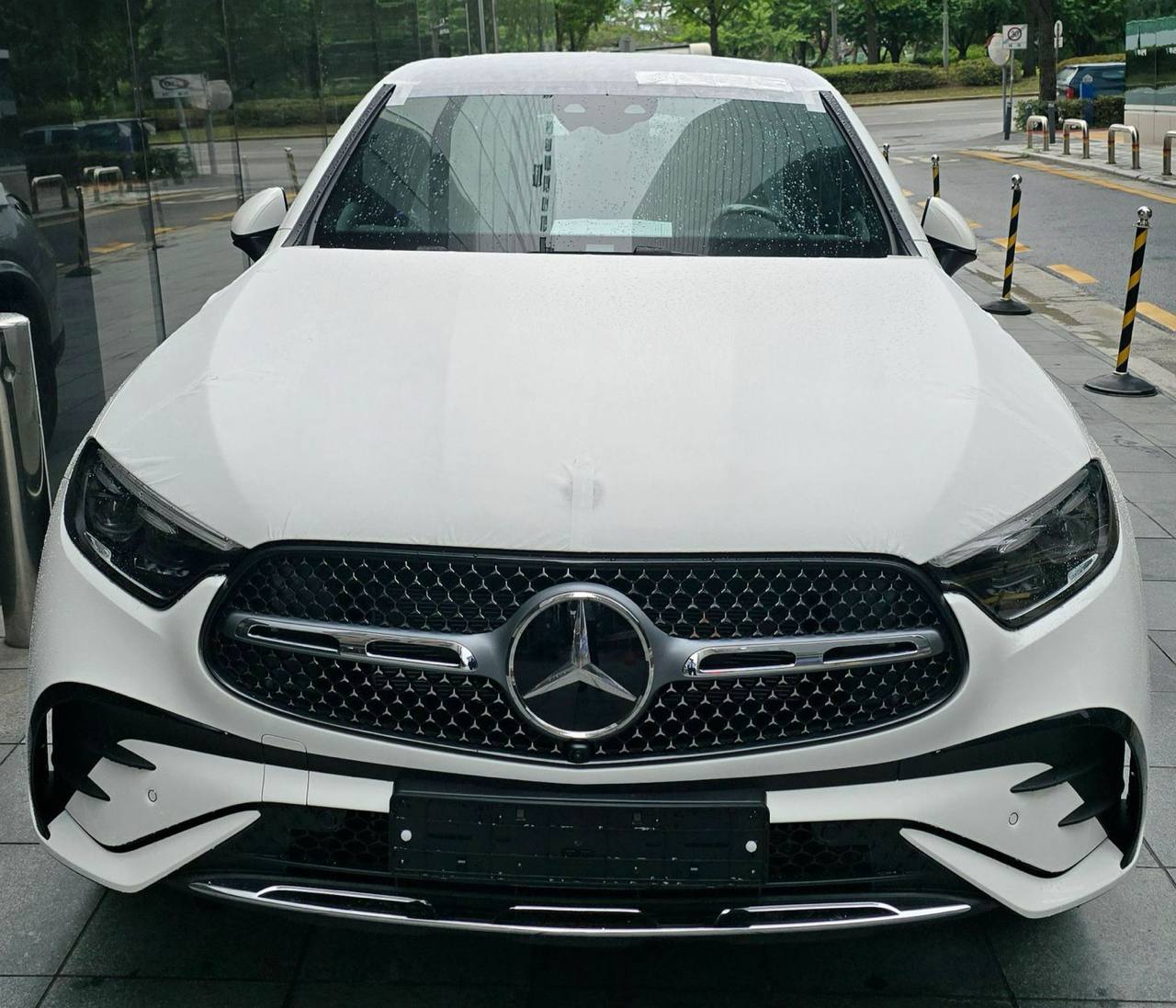 Mercedes-Benz GLC-Class 300 4Mid-4692