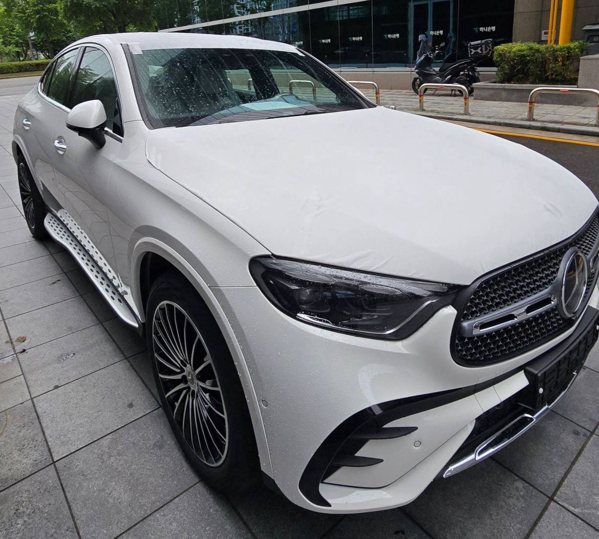 Mercedes-Benz GLC-Class 300 4Mid-4692
