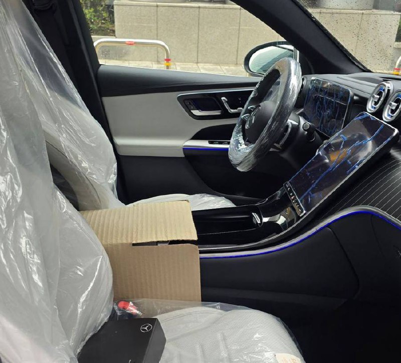 Mercedes-Benz GLC-Class 300 4Mid-4692