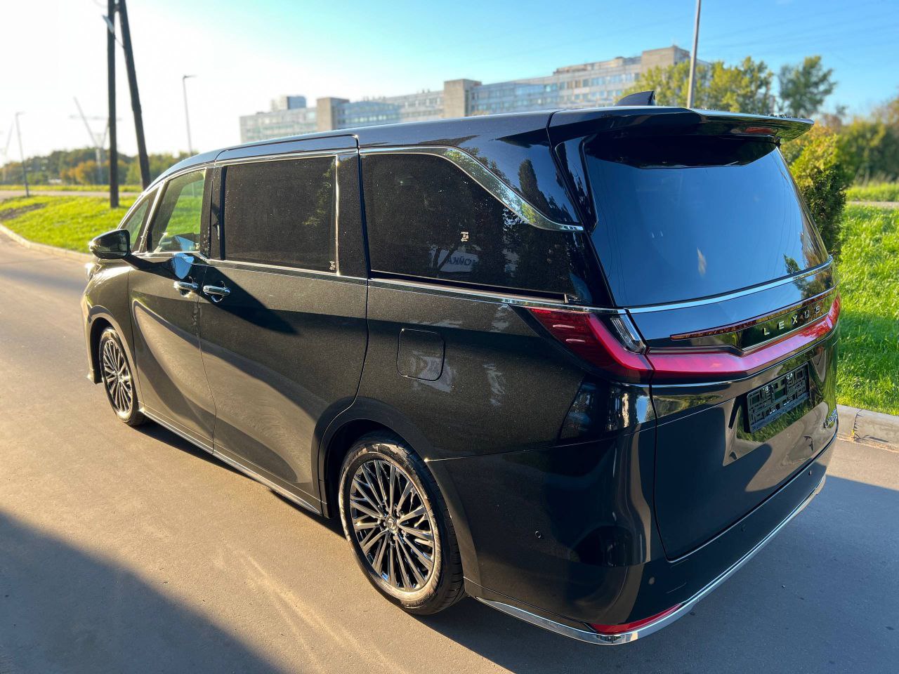 Lexus LM 350Hid-4962