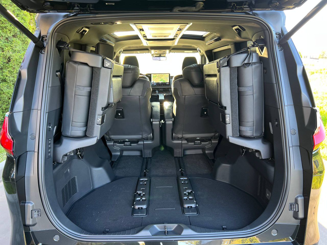 Lexus LM 350Hid-4962