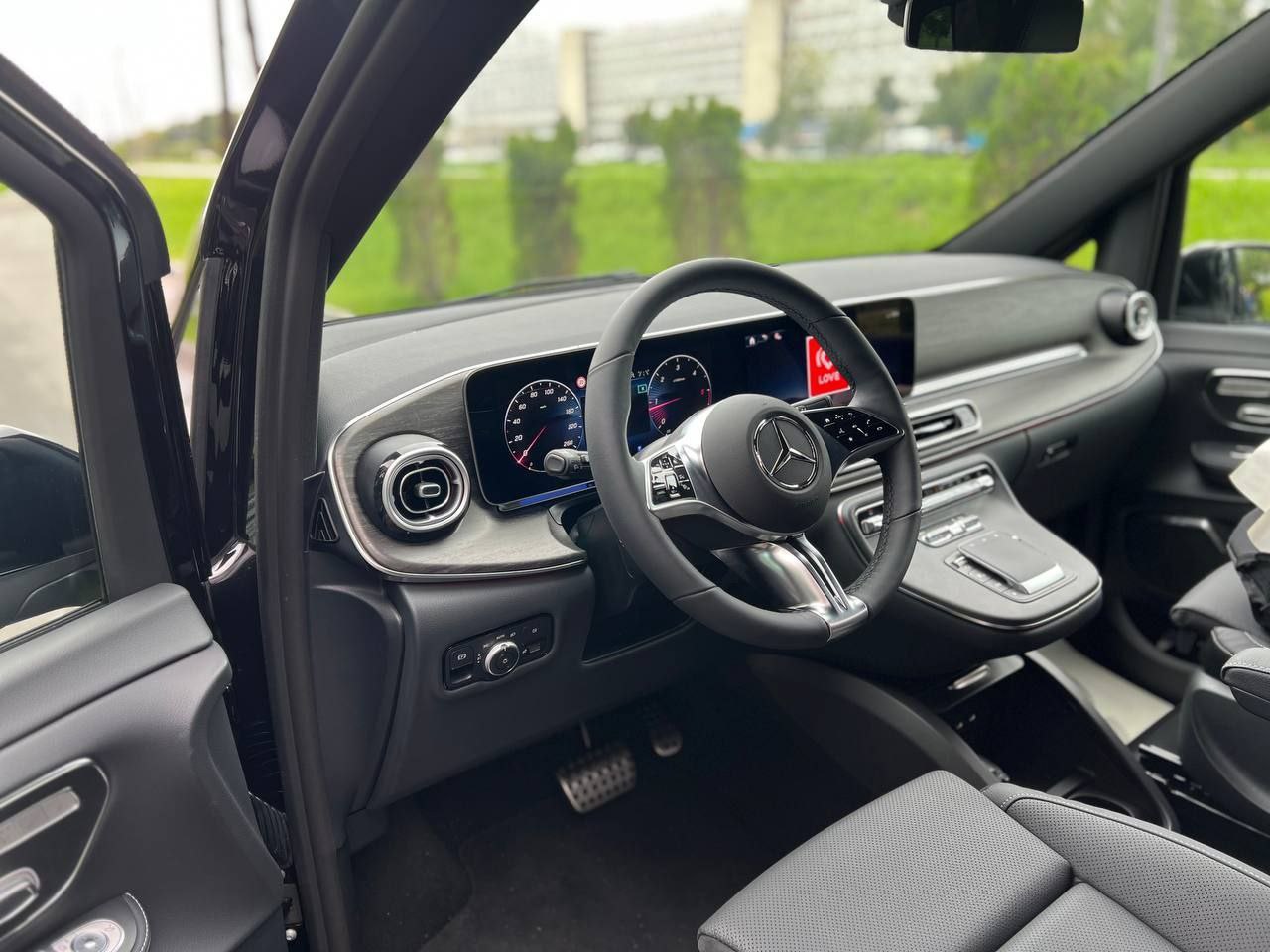 Mercedes-Benz V-Class V300id-4963