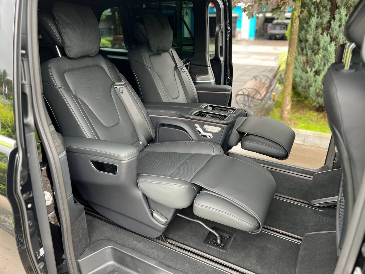 Mercedes-Benz V-Class V300id-4963