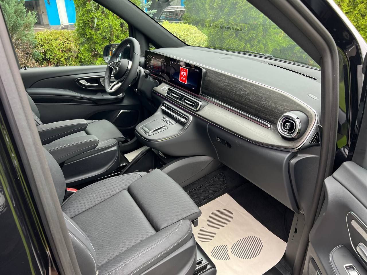 Mercedes-Benz V-Class V300id-4963