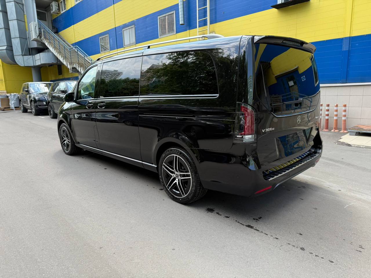 Mercedes-Benz V-Class 300id-4358