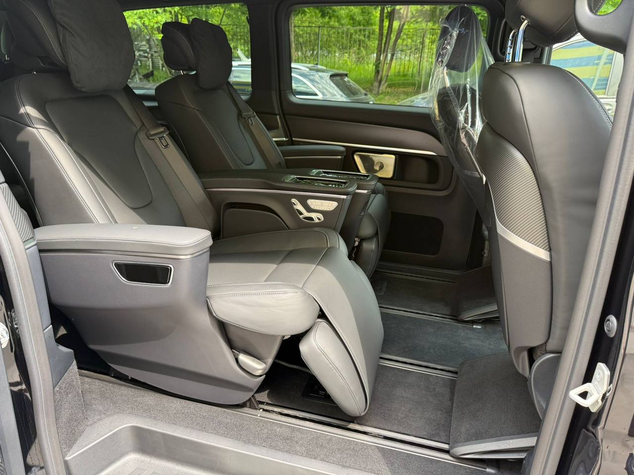 Mercedes-Benz V-Class 300id-4358