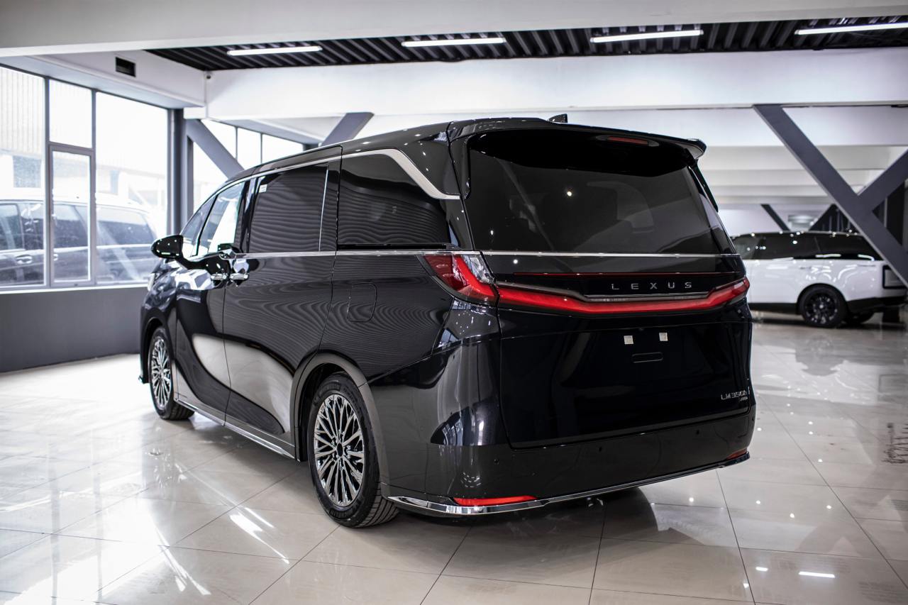 Lexus LM 350Hid-3965