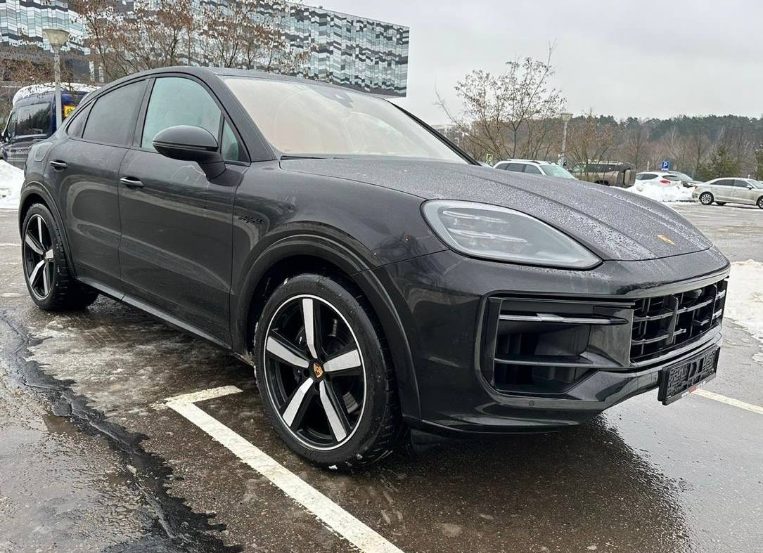 Porsche Cayenne Coupe E-Hybridid-3971