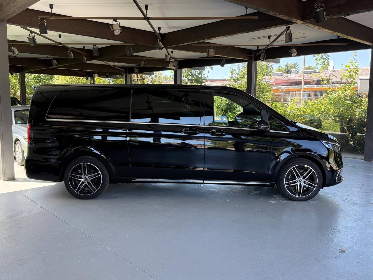 Mercedes-Benz V-Class 300d 4M Extra Longid-4370