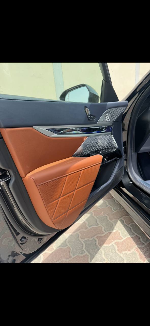 BMW 7 series M 760i xDriveid-4982