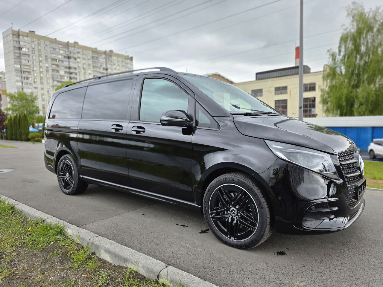 Mercedes-Benz V-class 300did-3530