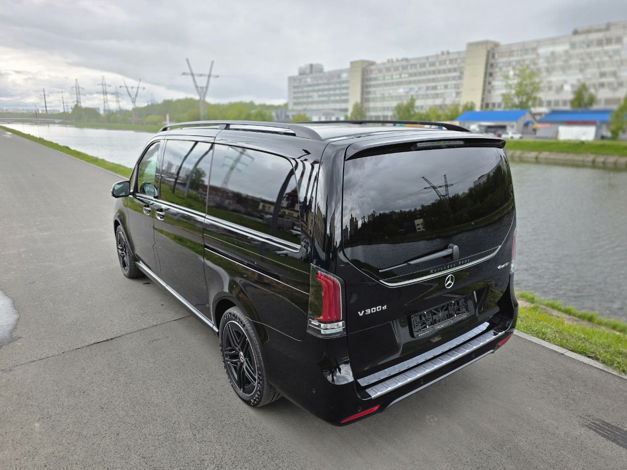 Mercedes-Benz V-class 300did-3530