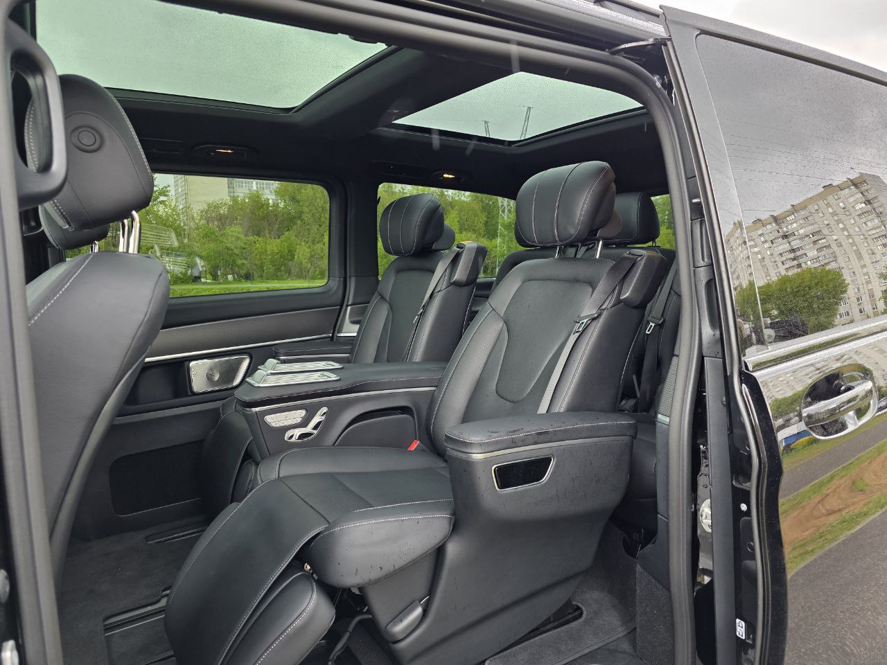 Mercedes-Benz V-class 300did-3530