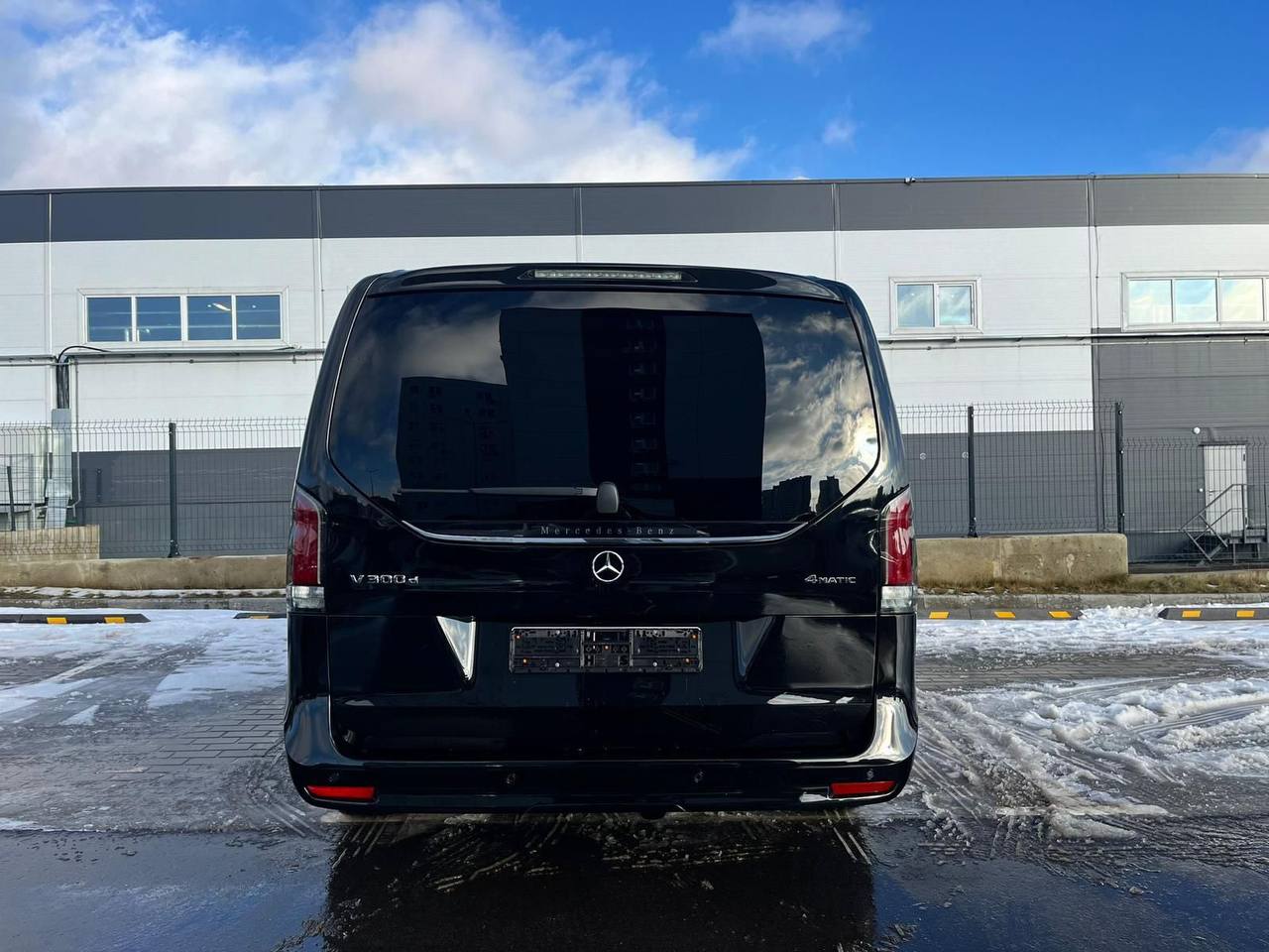 Mercedes-Benz V-class 300did-3531