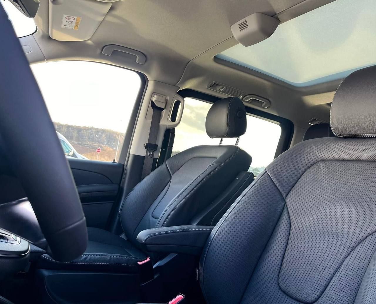 Mercedes-Benz V-class 300did-3531