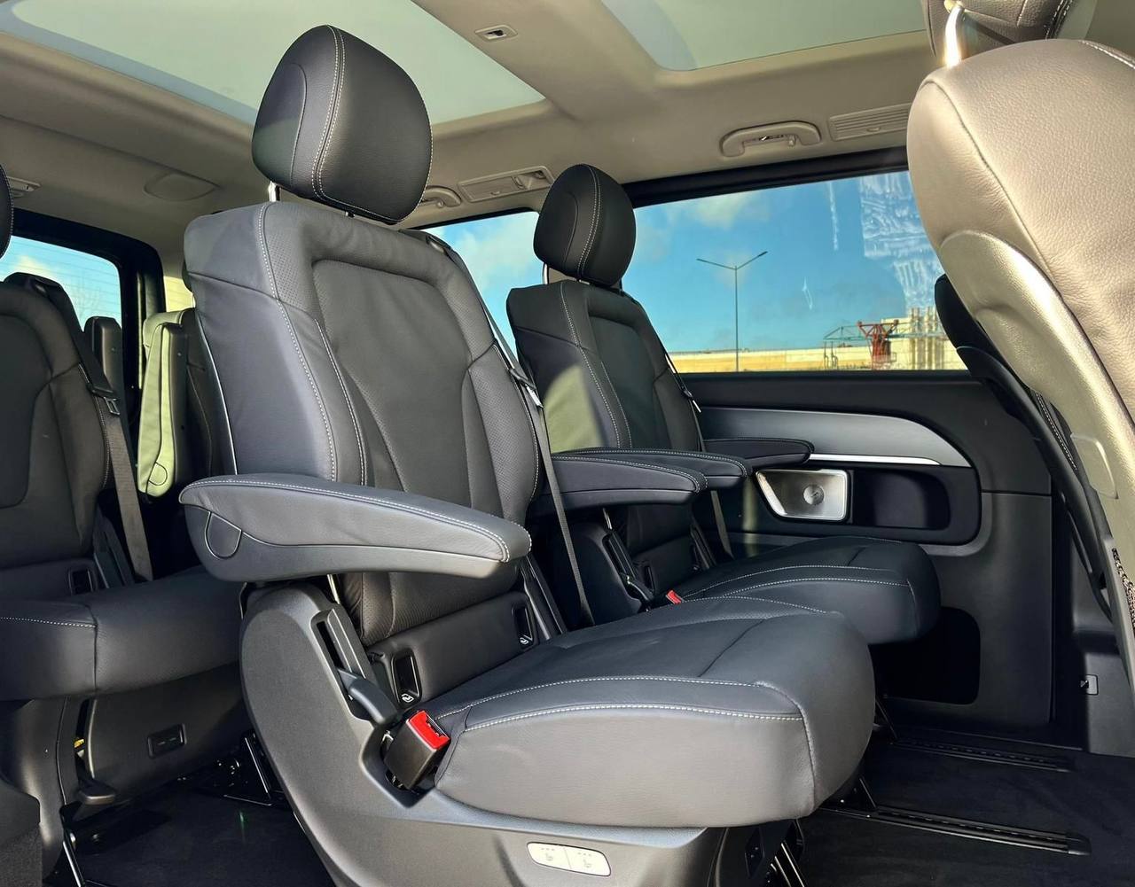 Mercedes-Benz V-class 300did-3531