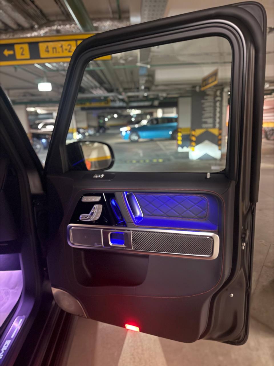 Mercedes-Benz G-Class 63 AMGid-4007