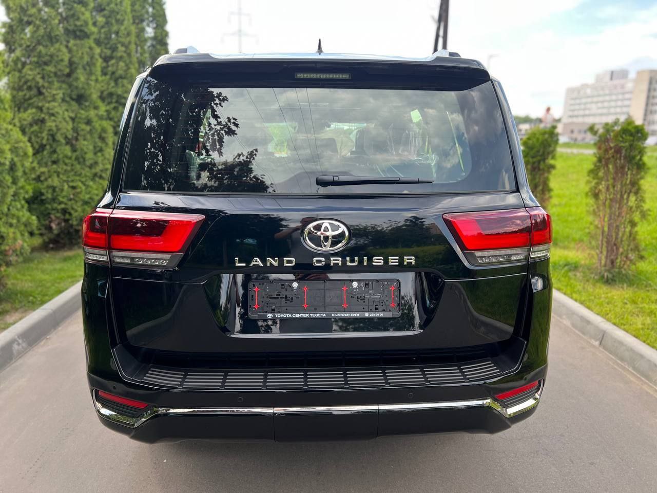 Toyota Land Cruiser 300id-4720