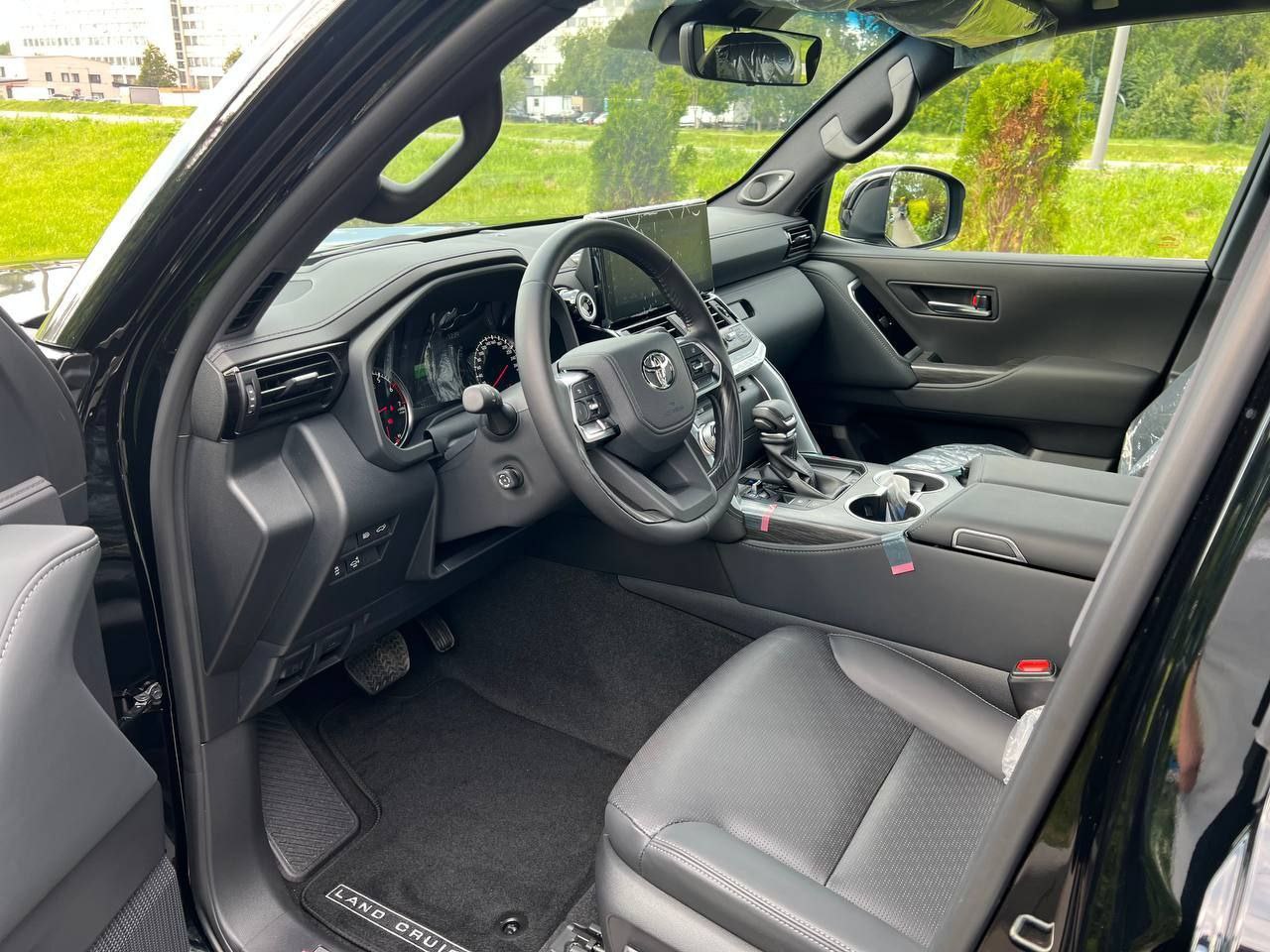 Toyota Land Cruiser 300id-4720