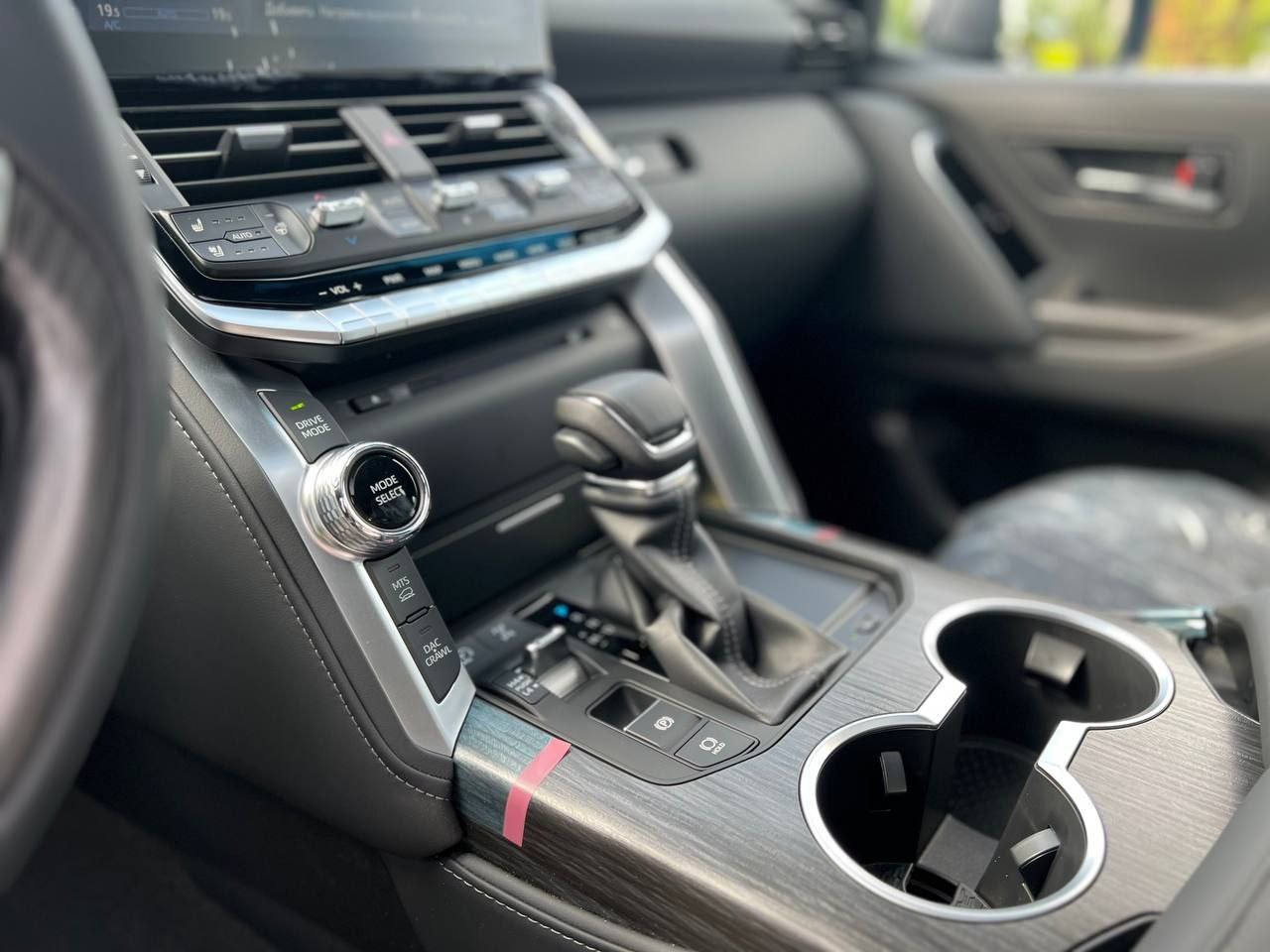 Toyota Land Cruiser 300id-4720