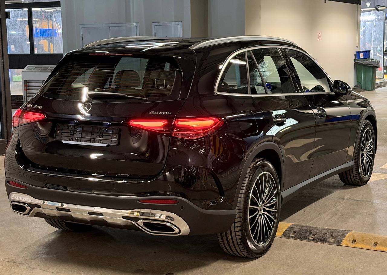 Mercedes-Benz GLC-Class 300 4Mid-5709