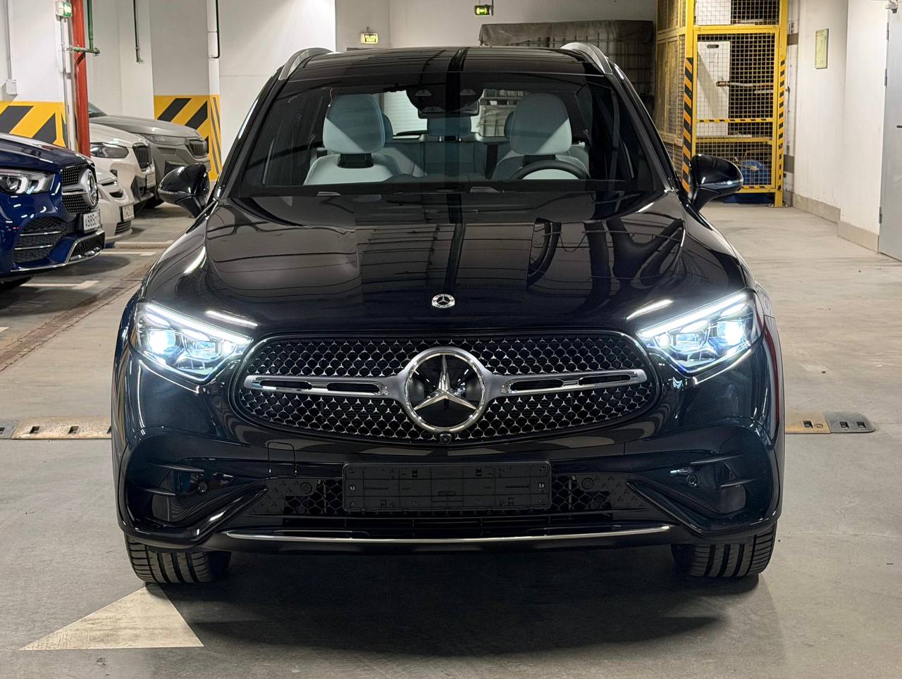 Mercedes-Benz GLC-Class 300 4Mid-5709