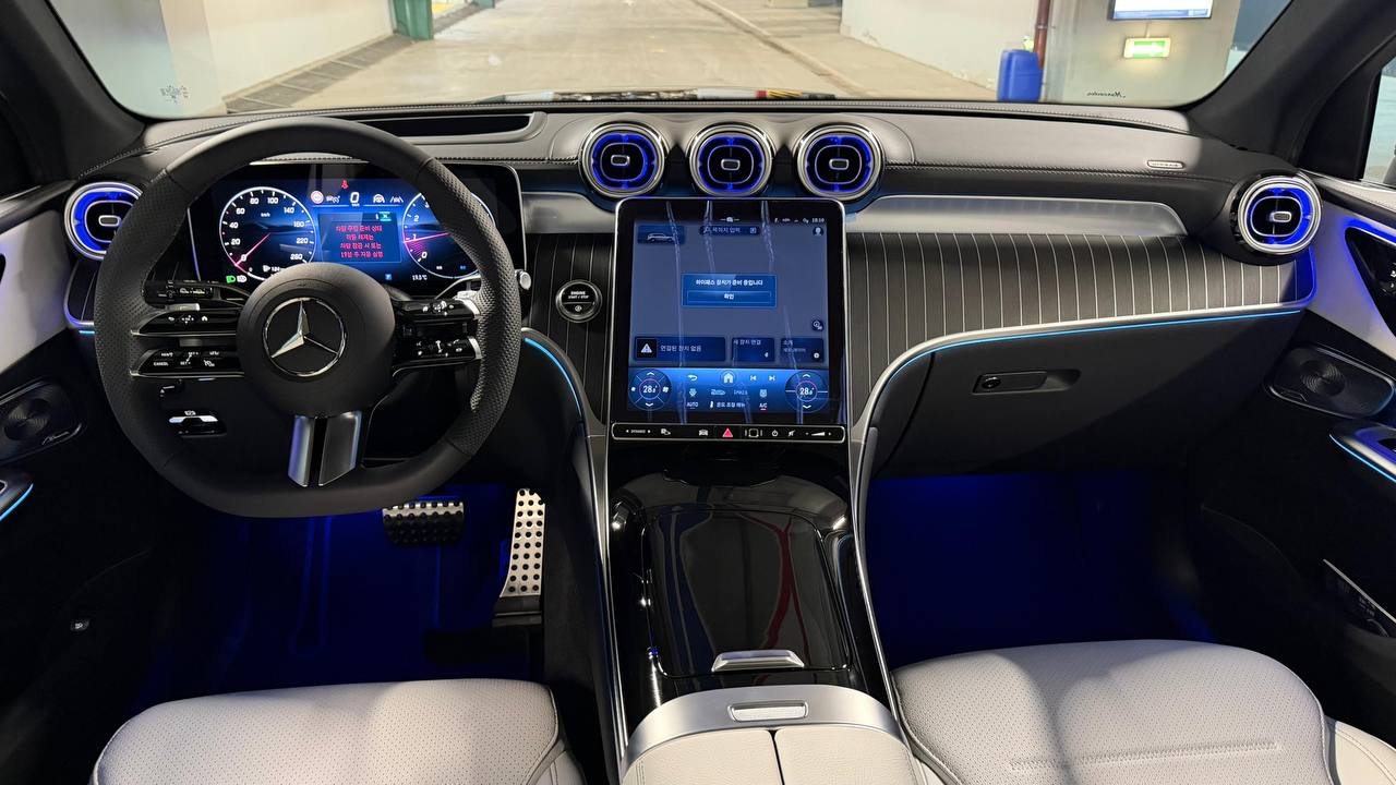 Mercedes-Benz GLC-Class 300 4Mid-5709